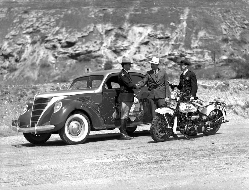 Miscellaneous_Photos_of_Golden_Gate_Fiesta_Celebration_May_1937 (1).jpg