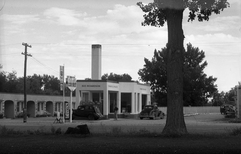 Bus_Richardson_Station_and_Utah_Auto_Court.jpg