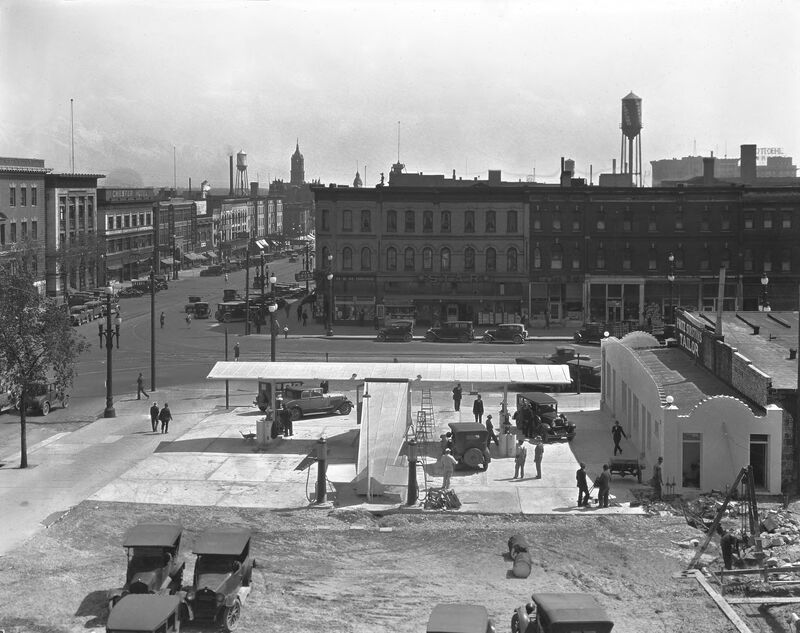 Lee_Chesny_Service_Station_at_1st_South_State_from_3rd_Story_Window_of_Tel_Bldg_.jpg